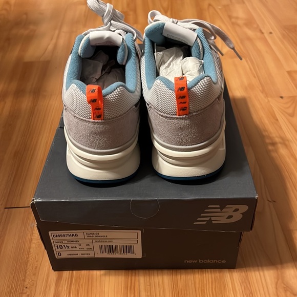 DS New Balances 10.5 - Picture 2 of 4